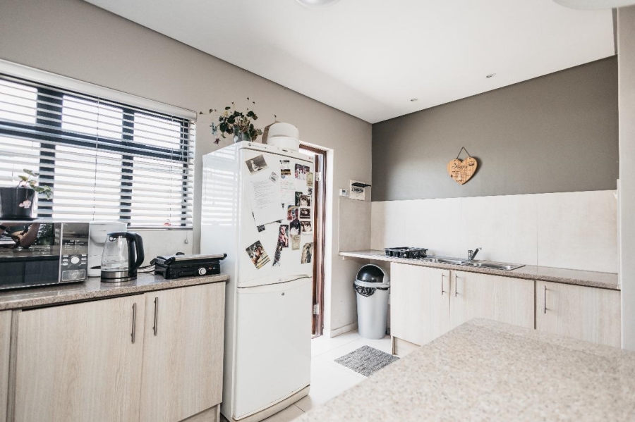 To Let 3 Bedroom Property for Rent in Uitzicht Western Cape